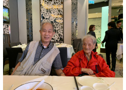 After 與家人外出飲茶 食得是福